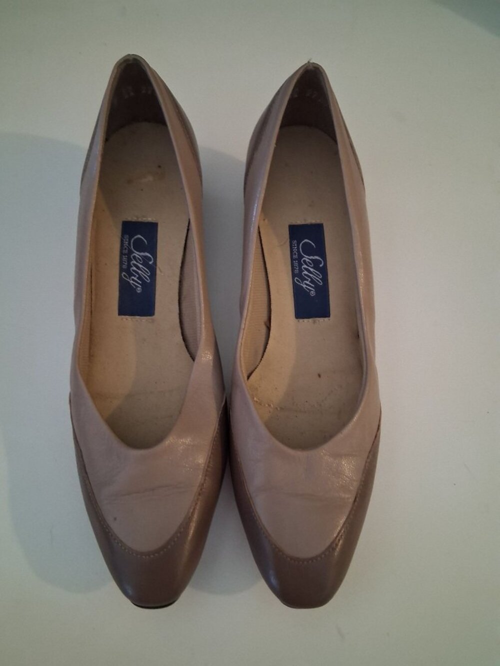 VTG Selby Pumps Low Heels Leather Upper Beige Size 7